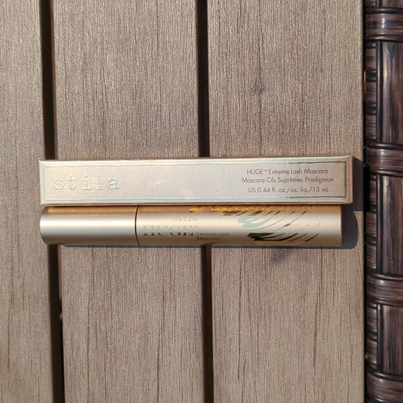 Stila Other - Stila Huge Extreme Lash Mascara in Black